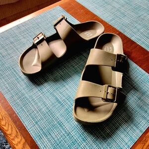 GAP Women's Green Buckle Sandals